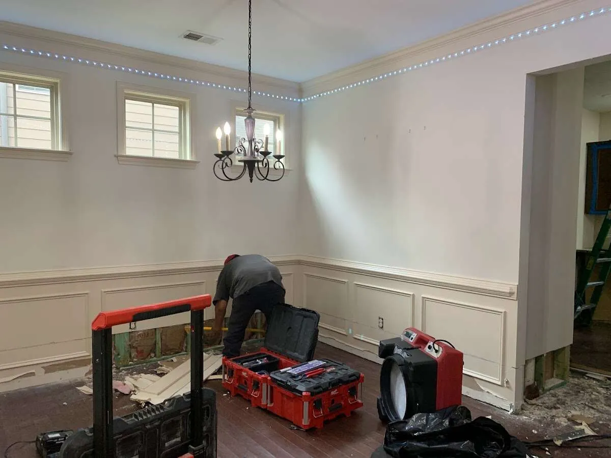 Restoration technician with professional equipment in Elmhurst